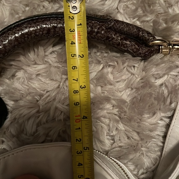 Jimmy Choo Bag very well kept and clean white shoulder bag lots of room - Picture 12 of 13